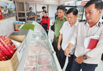 Vu C.P bi to: Chi cuc Thu y vung VII den Soc Trang lay mau hinh anh