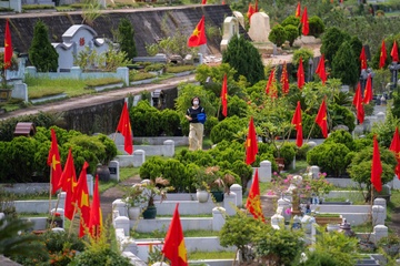 Do xo di mua dat cho 'nguoi am' de lam... qua tang hinh anh