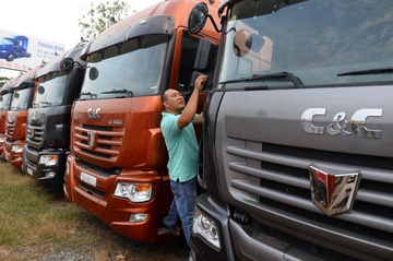 Xe tai Trung Quoc tran vao Viet Nam hinh anh