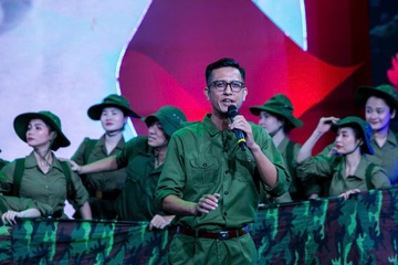 'Những câu thơ viết nên hình đất nước'