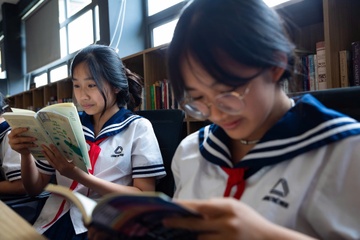 Chon sach cho nam hoc moi ra sao de con vuot qua ‘hoi chung so doc’? hinh anh