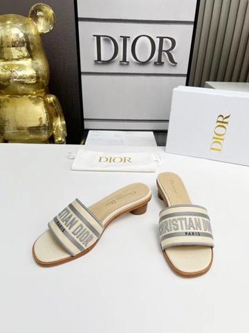 TP.HCM phạt hơn 1,4 tỷ đồng với 82 vụ bán nước hoa giả