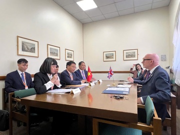 Bo truong Tai chinh gap Dac phai vien thuong mai cua Thu tuong Anh hinh anh