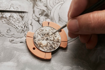 Dong ho Vacheron Constantin tai hien tranh Louvre tren mat so hinh anh