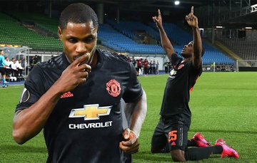 Chiec ao nhai cua Ighalo va mon qua cho MU hinh anh