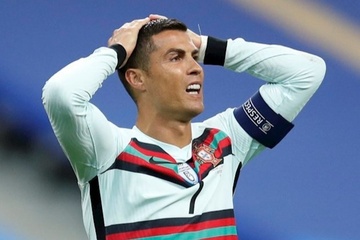 Ronaldo bi to thieu ton trong lenh cach ly hinh anh