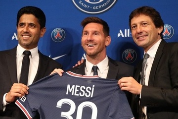 Truyen thong the gioi noi gi khi Messi den PSG? hinh anh