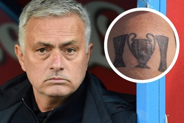 Mourinho xam chien tich vo dich 3 cup chau Au hinh anh