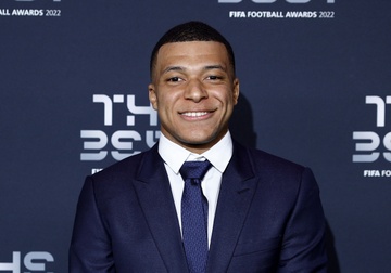 Mbappe vo cam khi Martinez thang giai cua FIFA hinh anh