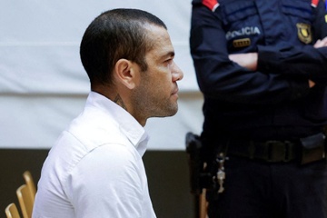 Dani Alves bi ket an tu hinh anh