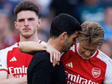 Mua giai tiec nuoi cua Arsenal hinh anh