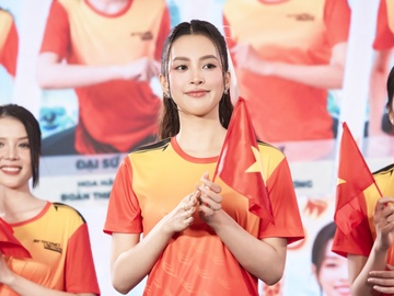 Dan hoa hau tham gia giai chay Strong Vietnam 2024 hinh anh
