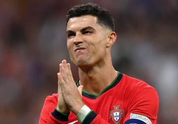 Ronaldo noi ly do khoc hinh anh