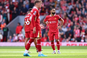 Liverpool thua soc tren san nha hinh anh