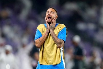 Neymar lun bai o hoang hon su nghiep hinh anh