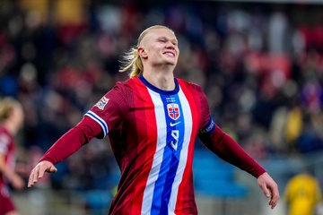 Haaland lap hat-trick, bao hieu con ac mong cho Tottenham hinh anh