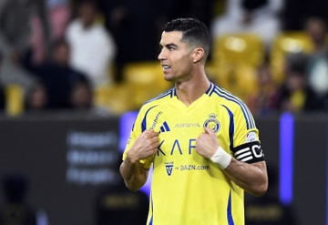 Cuu vo si UFC thach dau Ronaldo hinh anh