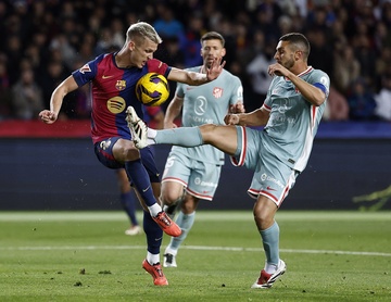 Chu tich Barca doi mat ap luc tu chuc giua lum xum Olmo hinh anh