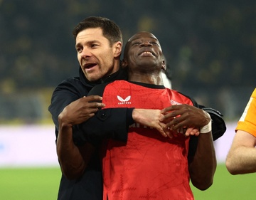 Ha guc Dortmund, Leverkusen ap sat Bayern hinh anh