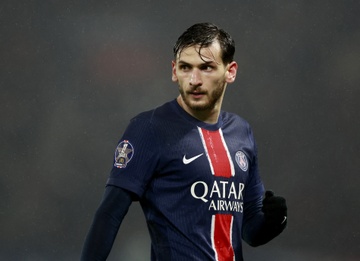 PSG trong tinh the ngan can treo soi toc hinh anh
