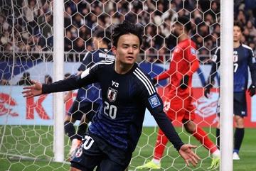 Tuyen Nhat Ban 'lot xac' hinh anh