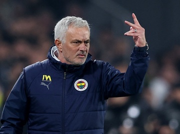 Galatasaray dap tra Mourinho hinh anh