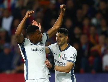 Khoa chat Dumfries la bai toan hoc bua cua Barca hinh anh