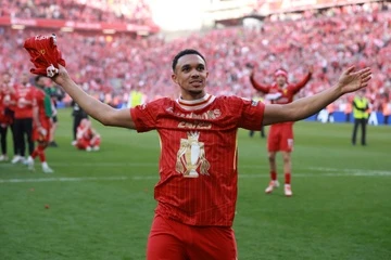 Trent Alexander-Arnold rời Liverpool