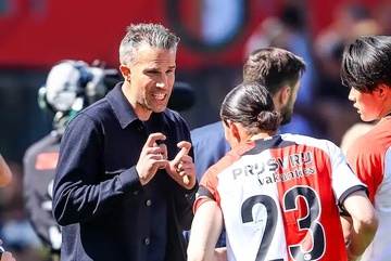 Cay đắng cho HLV Van Persie