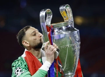 Donnarumma co the roi PSG hinh anh