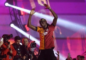 Galatasaray ra gia ky luc cho Osimhen hinh anh