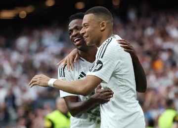 Real Madrid khuat phuc Barcelona tren san dinh gia hinh anh