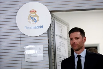 Real Madrid thuc giac cung Xabi Alonso hinh anh