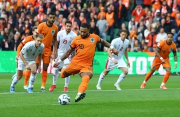 Thang 8-0, Depay di vao lich su bong da Ha Lan hinh anh