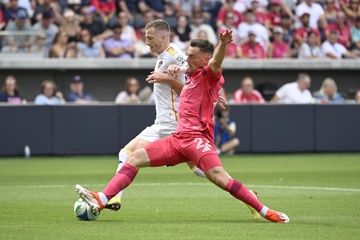 Reus gay sot khi giat got kien tao hinh anh