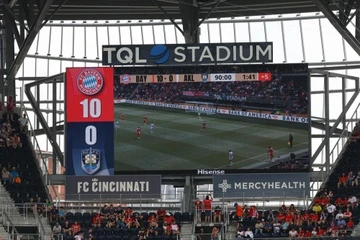 Auckland City thua Bayern 0-10, tro ly HLV Vicelich noi gi hinh anh