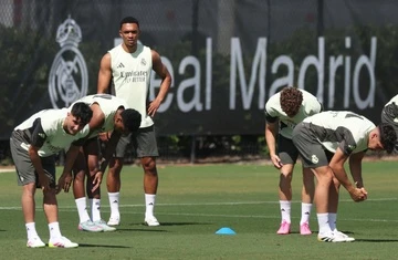 Trent Alexander-Arnold lai gay tranh cai hinh anh