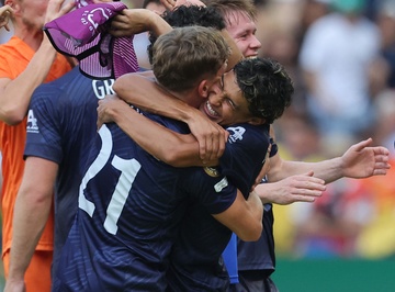 Auckland City tao cu soc kho tin hinh anh
