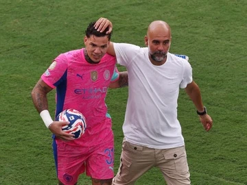 Pep phai ra tay don dep Man City hinh anh
