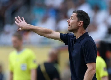 Xabi Alonso lam dieu chua tung co o Real Madrid hinh anh
