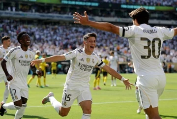 Real Madrid doi doi cung Xabi Alonso hinh anh
