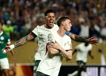 Chelsea chi 2 tỷ euro để hoang mang