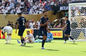 PSG hóa cỗ máy hủy diệt châu Âu