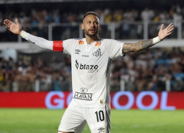 Neymar ghi bàn trở lại sau 2 tháng