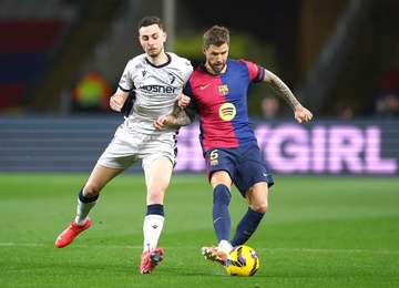 Barcelona dang nho Inigo Martinez hinh anh