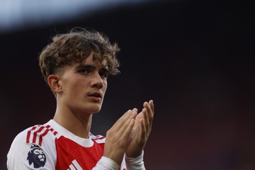 Than dong 15 tuoi Arsenal gay kinh ngac hinh anh