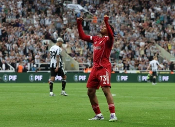 Ngumoha lap ky luc, Chelsea tuc toi cam trinh sat Liverpool hinh anh