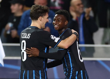 Bong da Bi tao con dia chan o Champions League hinh anh