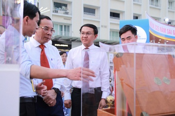 Khai mac Le hoi Duong sach Tet Quy Mao 2023 hinh anh