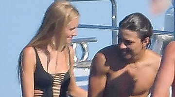Hon phu bao hanh Lindsay Lohan vui ve ben chan dai goi cam hinh anh